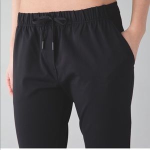Lululemon Jet Crop Slim size 6